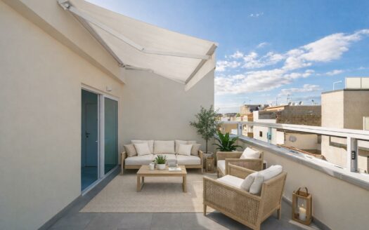 Ático renovado y luminoso en El Tablero