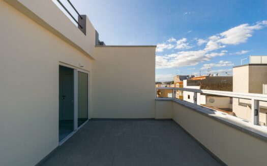 Ático renovado y luminoso en El Tablero