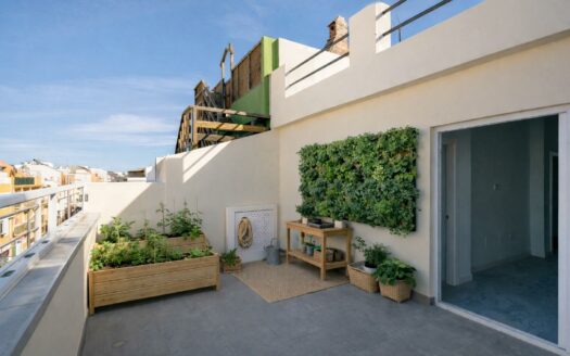 Ático renovado y luminoso en El Tablero