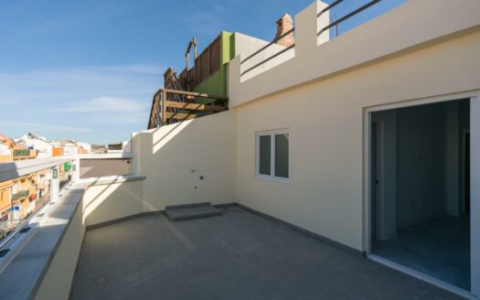 Ático renovado y luminoso en El Tablero