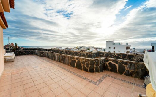 Ático con 3 dormitorios y gran terraza: 210 m² en el corazón de Arguineguín