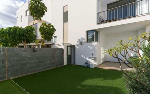 Reihenhaus mit Garten und Garage in El Tablero