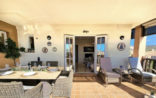 SOUTH FACING CORNER APARTMENT IN THE PART OF THE COMPLEX CLOSEST TO THE SEA IN MONTE CARRERA. FANTASTIC SEA VIEWS FROM EAST TO WEST. GARAGE SPACE AND STORAGE ROOM.