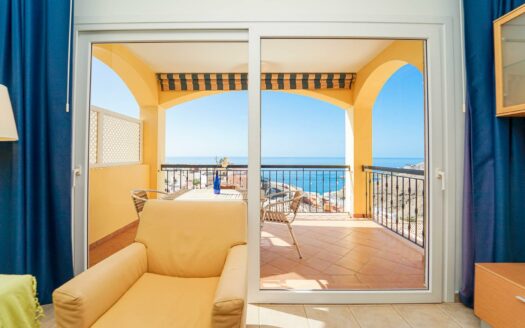 Apartment with Panoramic Terrace and Garage in Exclusive Loma Dos