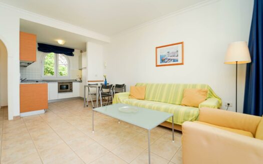 Apartment with Panoramic Terrace and Garage in Exclusive Loma Dos