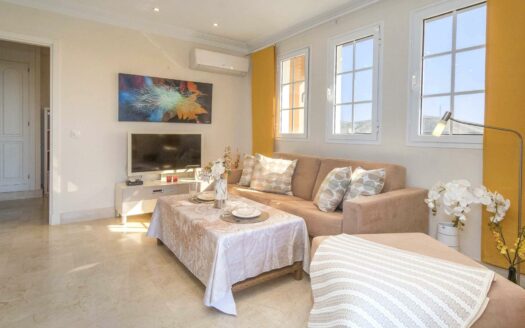 SOUTH FACING CORNER APARTMENT IN THE PART OF THE COMPLEX CLOSEST TO THE SEA IN MONTE CARRERA. FANTASTIC SEA VIEWS FROM EAST TO WEST. GARAGE SPACE AND STORAGE ROOM.