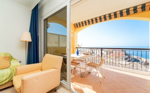 Apartment with Panoramic Terrace and Garage in Exclusive Loma Dos