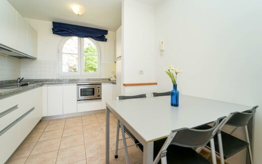 Apartment with Panoramic Terrace and Garage in Exclusive Loma Dos