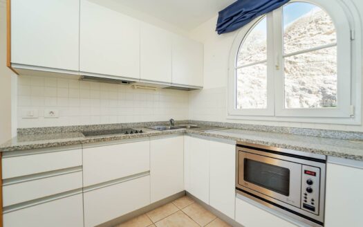 Apartment with Panoramic Terrace and Garage in Exclusive Loma Dos