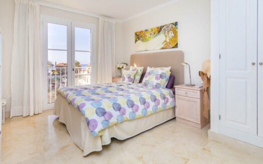 SOUTH FACING CORNER APARTMENT IN THE PART OF THE COMPLEX CLOSEST TO THE SEA IN MONTE CARRERA. FANTASTIC SEA VIEWS FROM EAST TO WEST. GARAGE SPACE AND STORAGE ROOM.