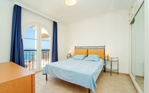 Apartment with Panoramic Terrace and Garage in Exclusive Loma Dos