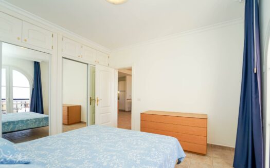 Apartment with Panoramic Terrace and Garage in Exclusive Loma Dos