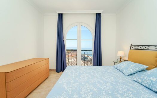 Apartment with Panoramic Terrace and Garage in Exclusive Loma Dos