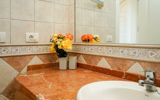 Apartment with Panoramic Terrace and Garage in Exclusive Loma Dos