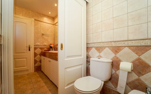 Apartment with Panoramic Terrace and Garage in Exclusive Loma Dos