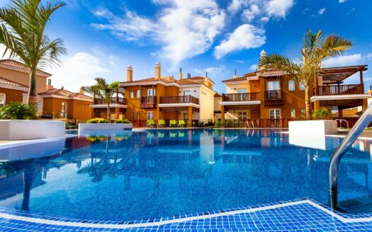 SOUTH FACING CORNER APARTMENT IN THE PART OF THE COMPLEX CLOSEST TO THE SEA IN MONTE CARRERA. FANTASTIC SEA VIEWS FROM EAST TO WEST. GARAGE SPACE AND STORAGE ROOM.