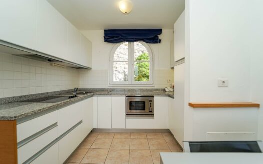 Apartment with Panoramic Terrace and Garage in Exclusive Loma Dos