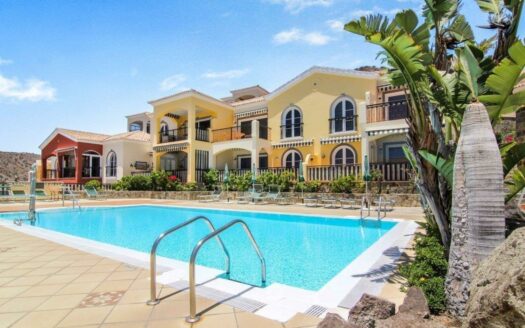 Apartment with Panoramic Terrace and Garage in Exclusive Loma Dos