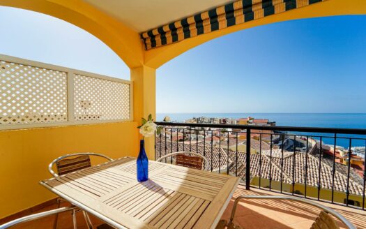 Apartment with Panoramic Terrace and Garage in Exclusive Loma Dos