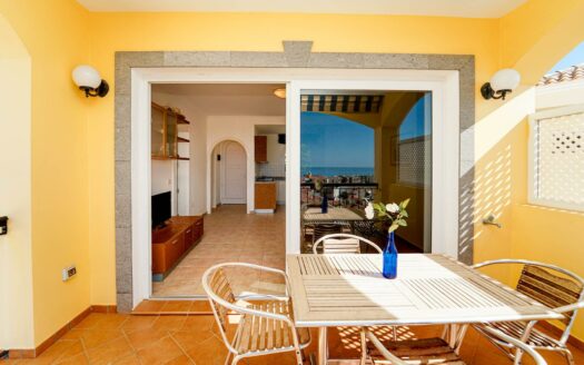 Apartment with Panoramic Terrace and Garage in Exclusive Loma Dos