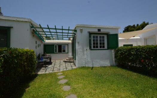 Increible propiedad con dos amplias terrazas y vistas a la piscina comunitaria