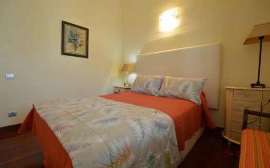 Increible propiedad con dos amplias terrazas y vistas a la piscina comunitaria