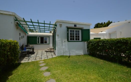 Increible propiedad con dos amplias terrazas y vistas a la piscina comunitaria