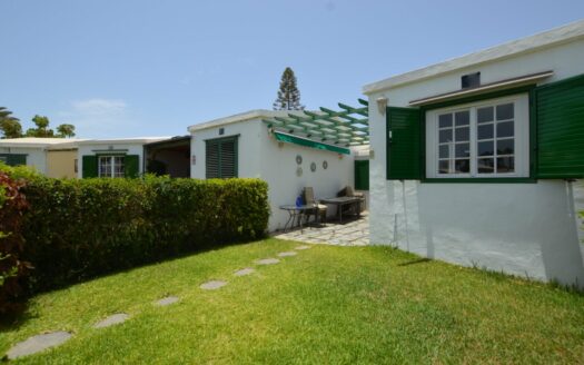 Increible propiedad con dos amplias terrazas y vistas a la piscina comunitaria