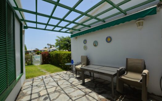 Increible propiedad con dos amplias terrazas y vistas a la piscina comunitaria