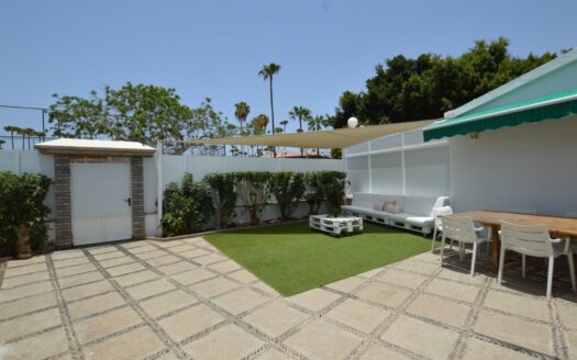 Increible propiedad con dos amplias terrazas y vistas a la piscina comunitaria