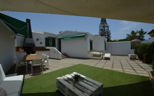 Increible propiedad con dos amplias terrazas y vistas a la piscina comunitaria