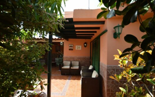 Bungalow with garden and community pool