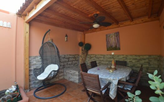 Bungalow with garden and community pool