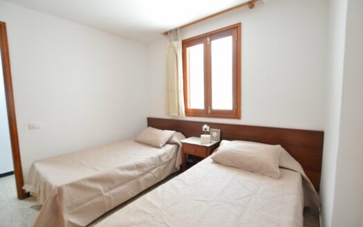 Apartamento con piscina comunitaria y cerca de la playa