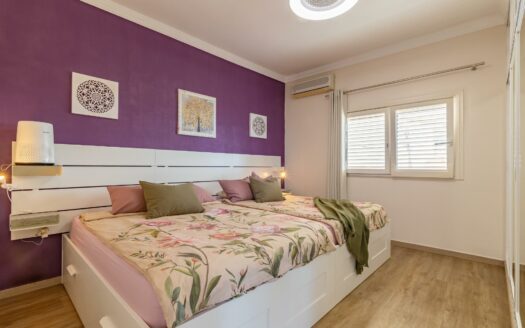 Piso adosado en Montaña La Data con solarium, garaje y vistas mar.