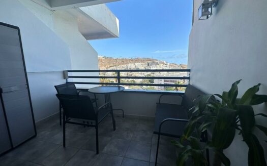 Estudio con vistas al mar, piscina y plaza de aparcamiento