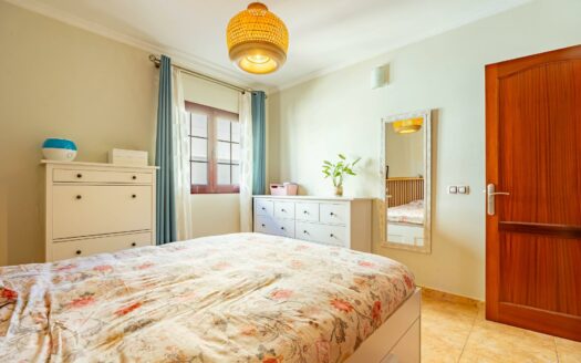 Luminoso piso de 3 habitaciones con garaje cerca del CC Vecindario