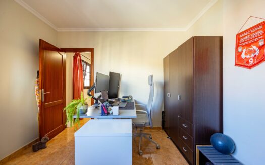 Luminoso piso de 3 habitaciones con garaje cerca del CC Vecindario