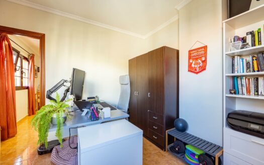 Luminoso piso de 3 habitaciones con garaje cerca del CC Vecindario