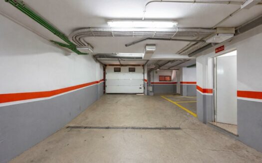 Luminoso piso de 3 habitaciones con garaje cerca del CC Vecindario