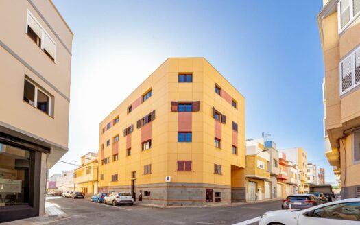 Luminoso piso de 3 habitaciones con garaje cerca del CC Vecindario