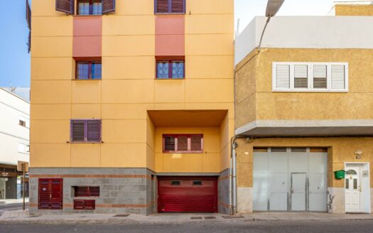 Luminoso piso de 3 habitaciones con garaje cerca del CC Vecindario
