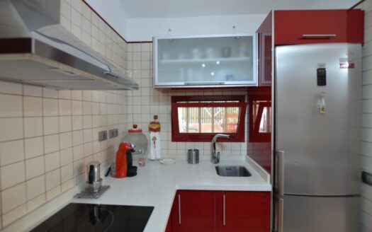 Bungalow con jardín y piscina comunitaria