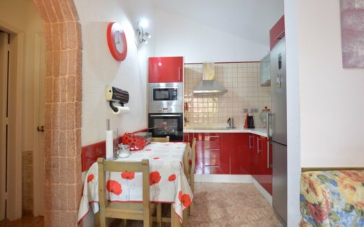 Bungalow con jardín y piscina comunitaria