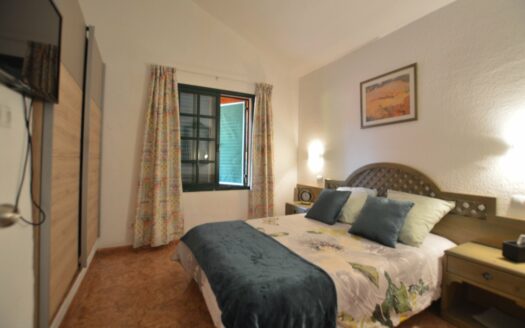 Bungalow con jardín y piscina comunitaria