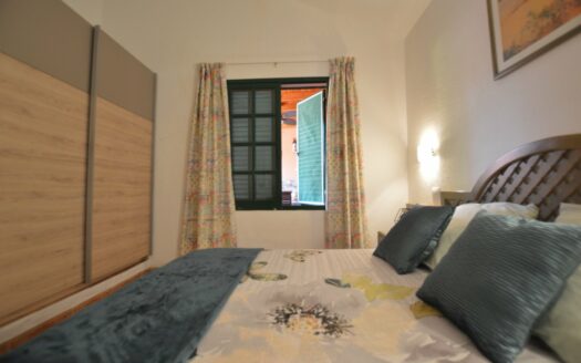 Bungalow con jardín y piscina comunitaria