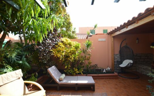 Bungalow con jardín y piscina comunitaria