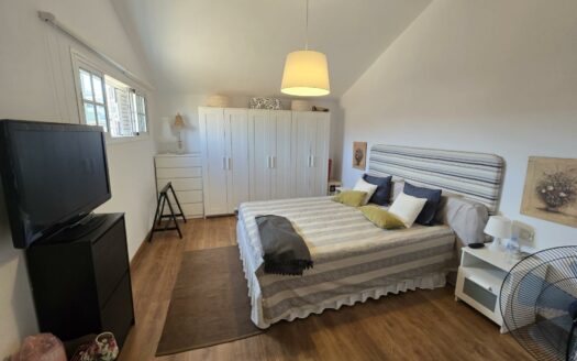 Chalet pareado en El Doral reformado