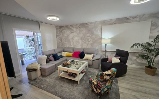 Chalet pareado en El Doral reformado