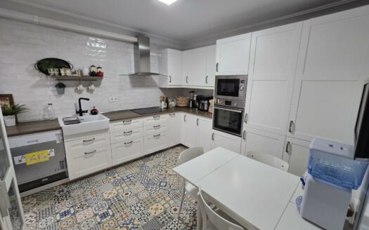 Chalet pareado en El Doral reformado